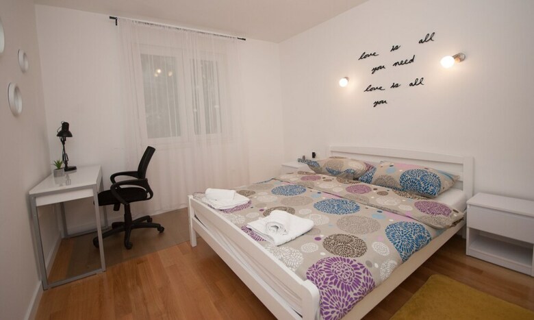 Apartment Split Mia