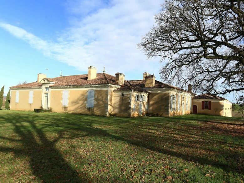 G�te Ch�teau D'arcamont