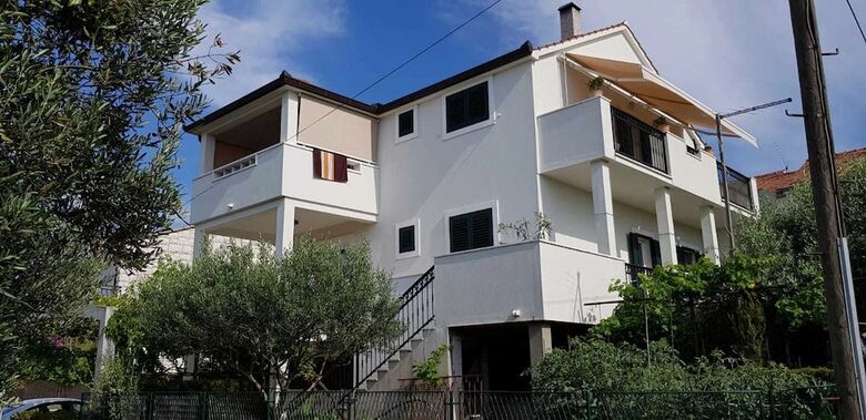 Apartamentos Salsa Brac