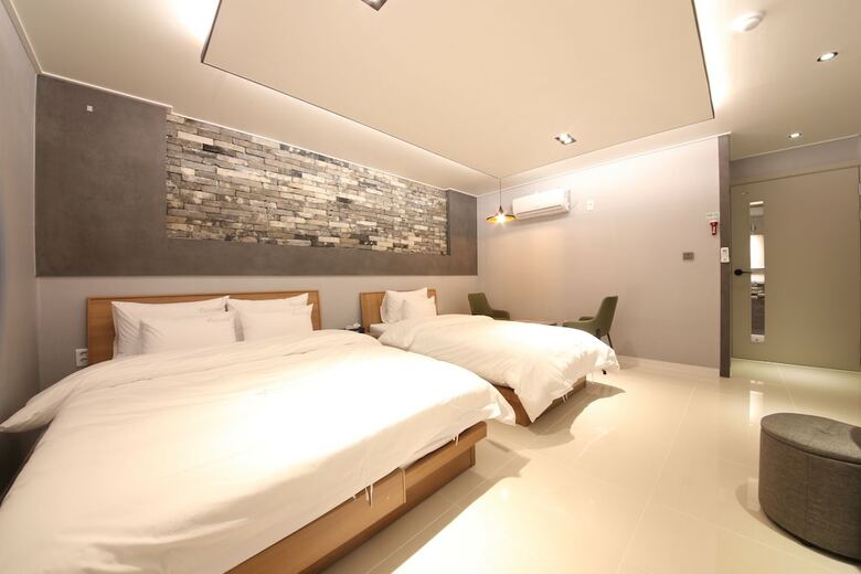 Adios Hotel