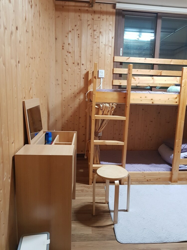 Hostal Woljeong View Guesthouse - Hostel