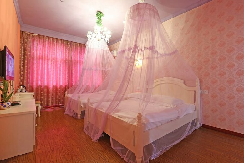 Hotel Mew Garden Inn