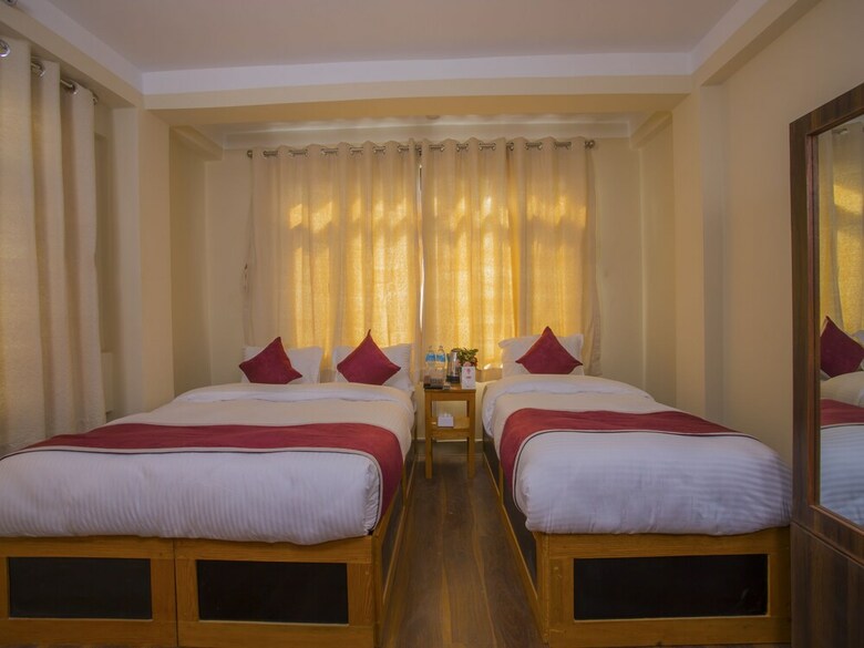 Hotel Oyo 295 Asha Lodges