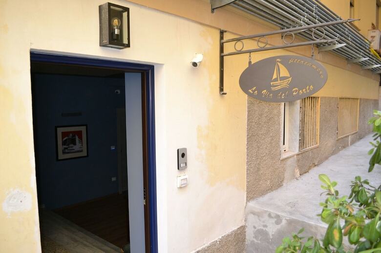 Hotel La Via Del Porto