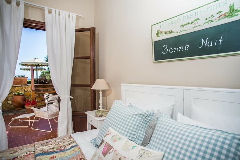 Amboula Beach Apartments