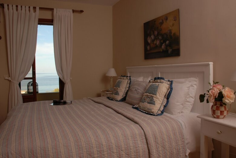 Amboula Beach Apartments