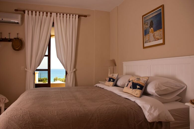 Amboula Beach Apartments