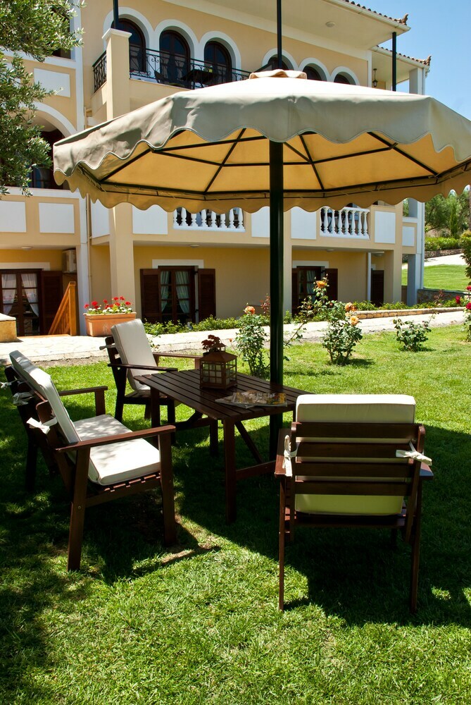 Amboula Beach Apartments