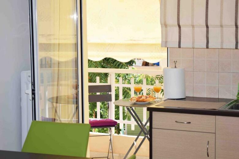 Apartamentos Angela House