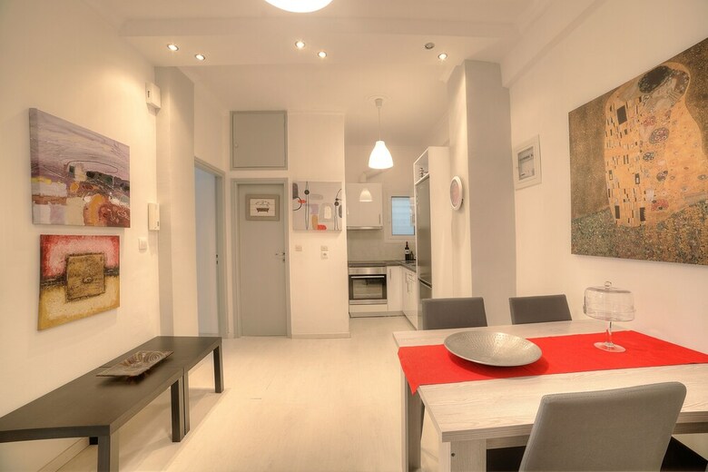 Cosy Apartment In Glyfada Center