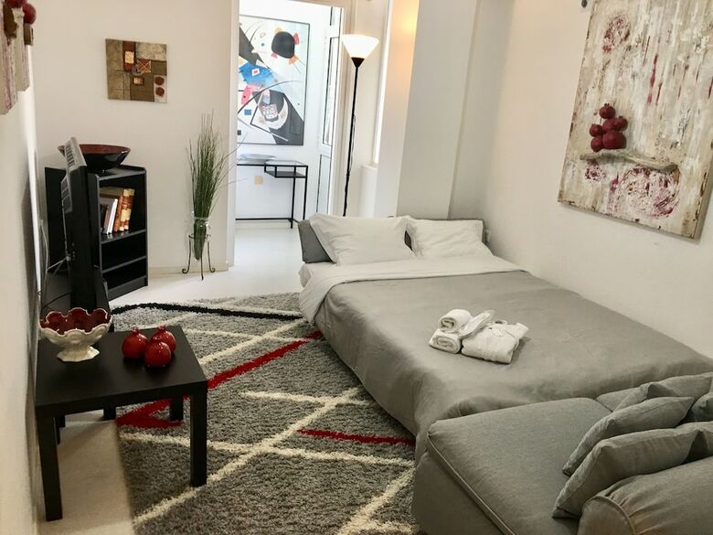 Cosy Apartment In Glyfada Center
