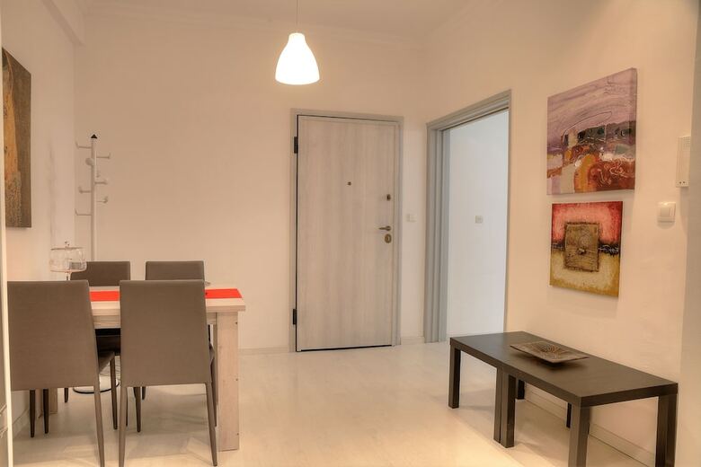 Cosy Apartment In Glyfada Center
