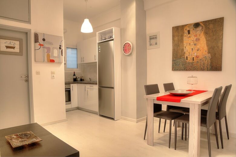 Cosy Apartment In Glyfada Center