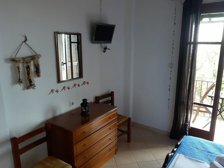 Katerina Fotopoulos Homes & Apartments