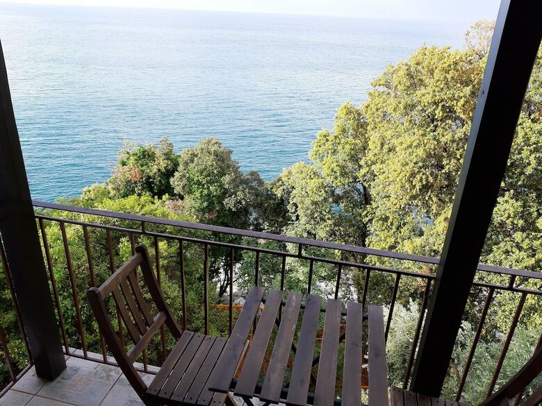 Katerina Fotopoulos Homes & Apartments