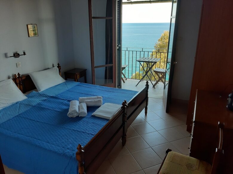 Katerina Fotopoulos Homes & Apartments