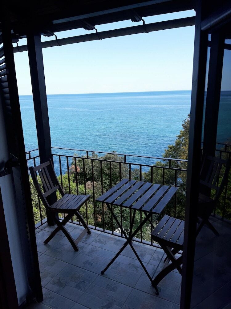 Katerina Fotopoulos Homes & Apartments
