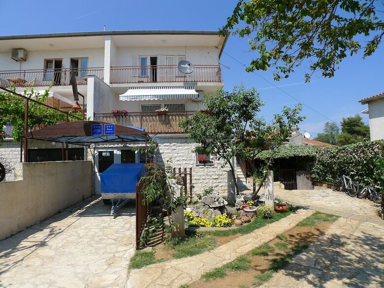Apartment For 5 Persons With Balcony