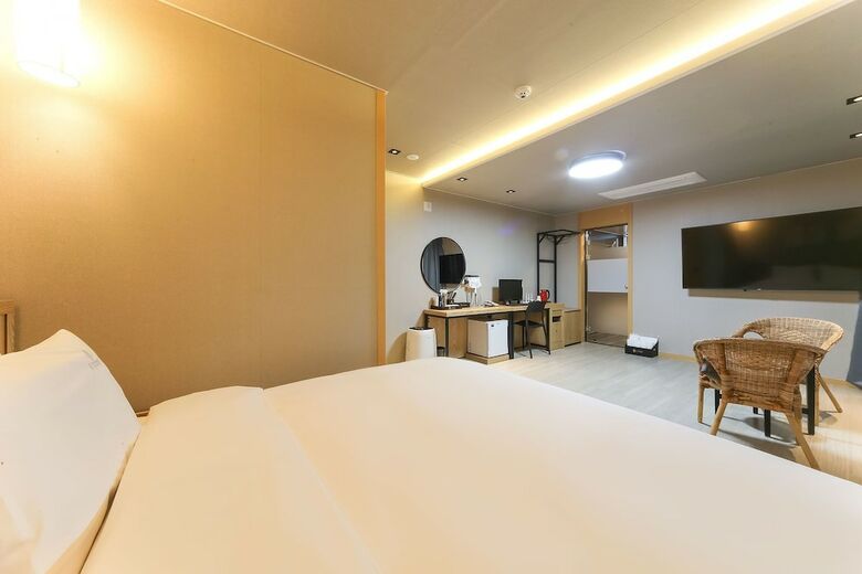 E-stay Hotel