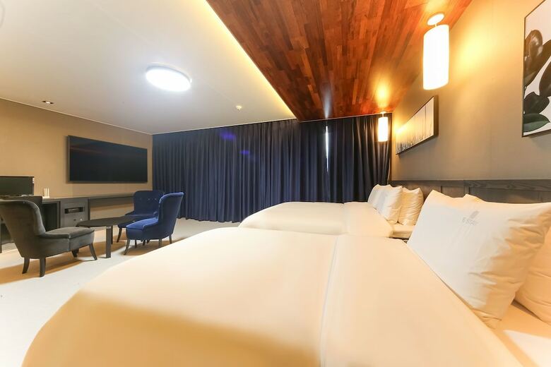 E-stay Hotel