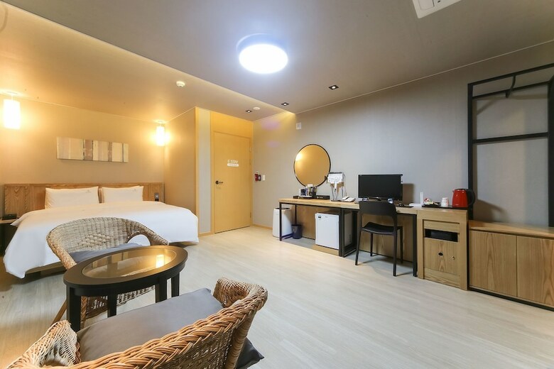 E-stay Hotel
