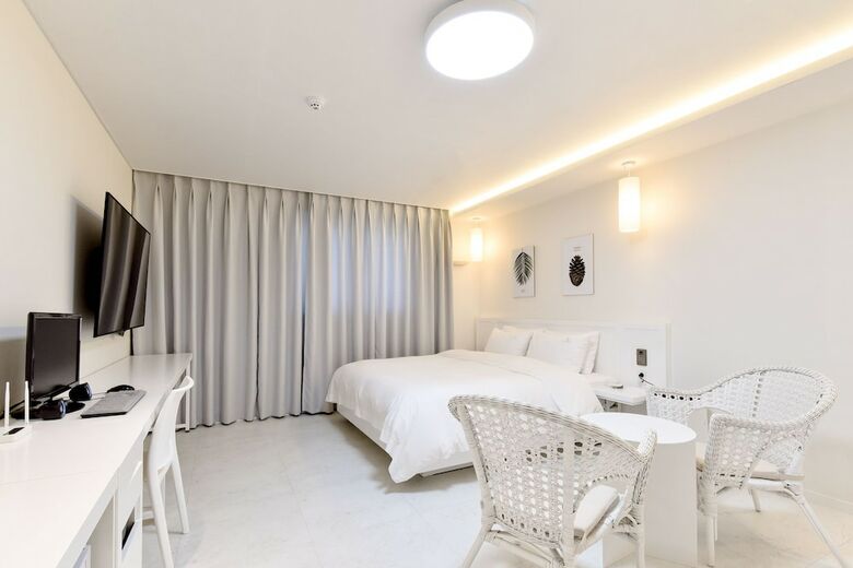 E-stay Hotel
