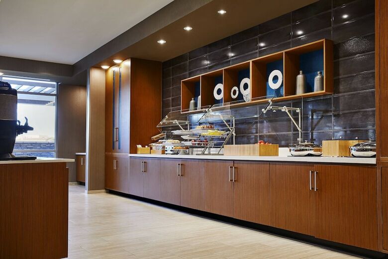 Hotel Springhill Suites By Marriott Springfield North