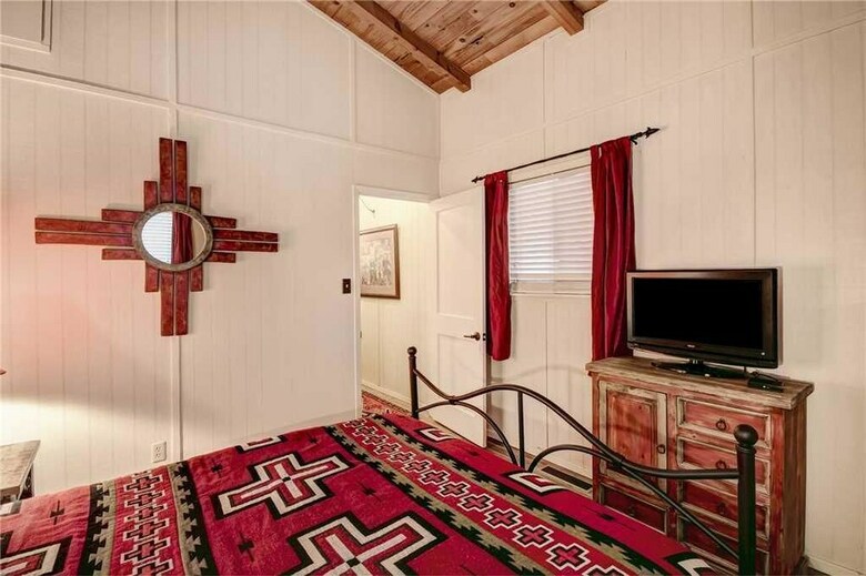 A Climbing Cub - Two Bedroom Cabin