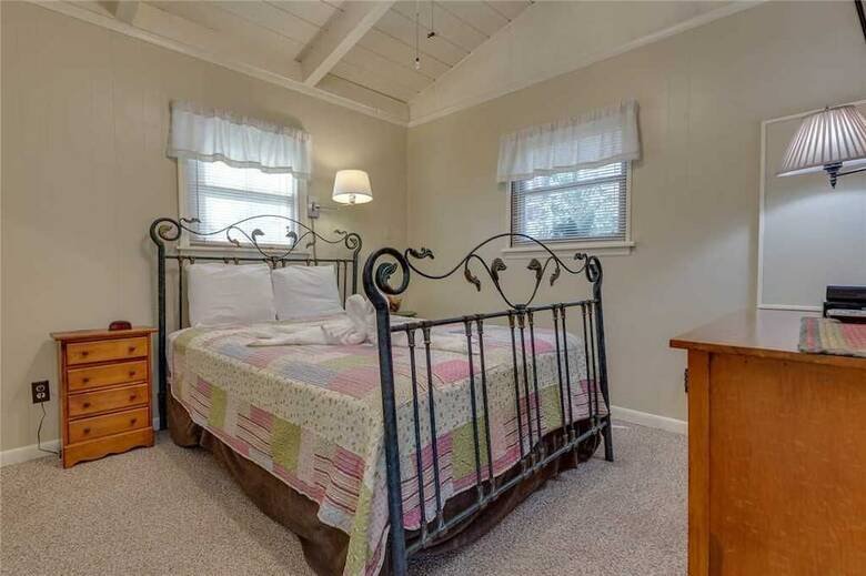 Bear View Chalet - Three Bedroom Cabin