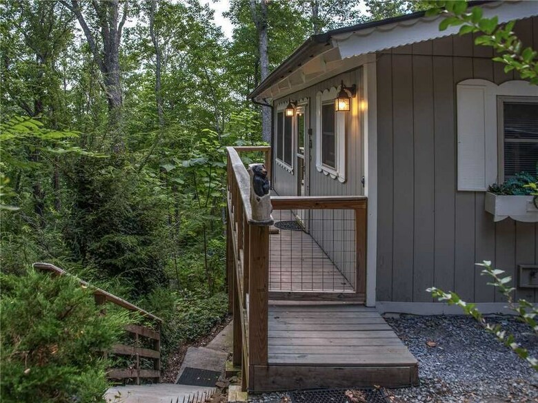 Bear View Chalet - Three Bedroom Cabin
