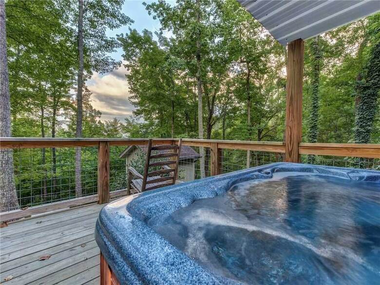 Bear View Chalet - Three Bedroom Cabin
