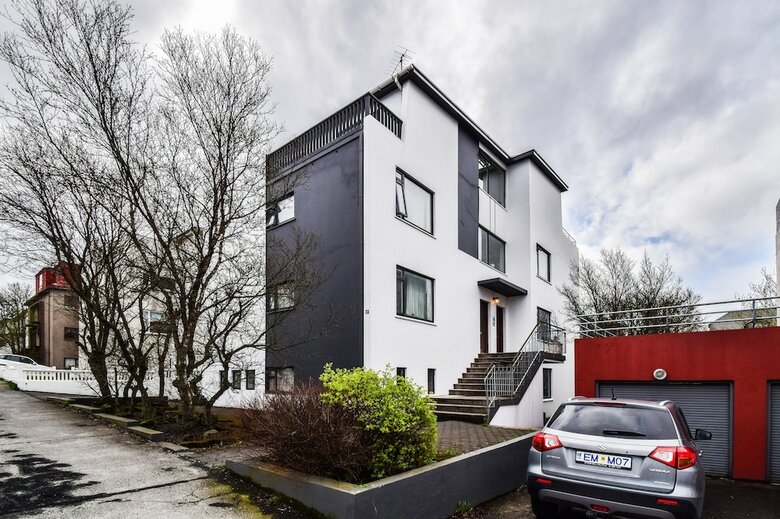Apartment H10
