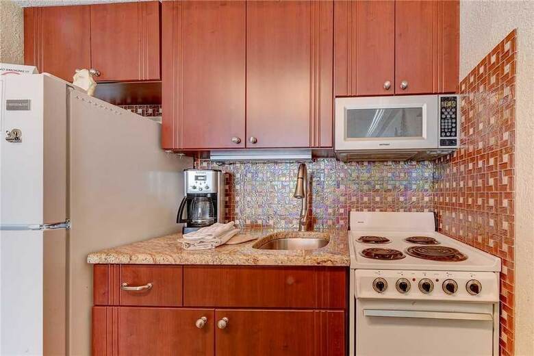 Hawaiian Inn 238 - Studio Condo