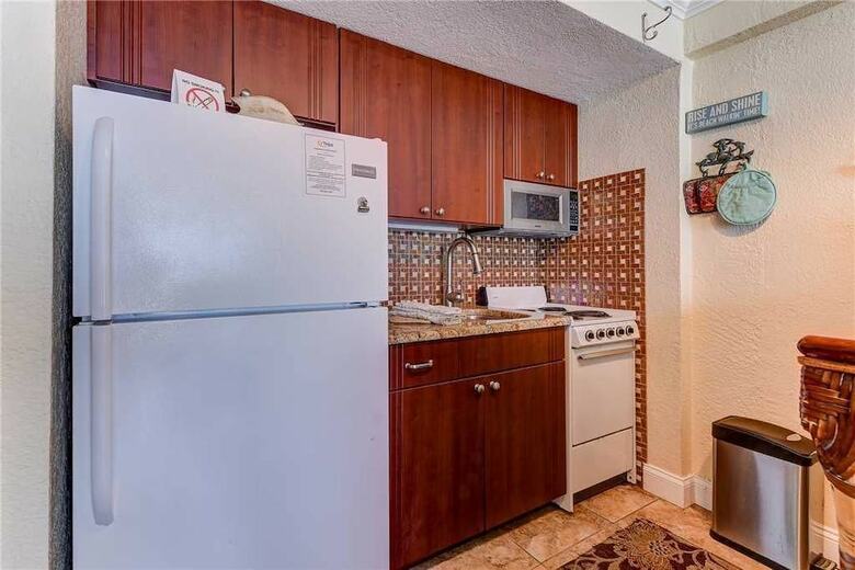 Hawaiian Inn 238 - Studio Condo