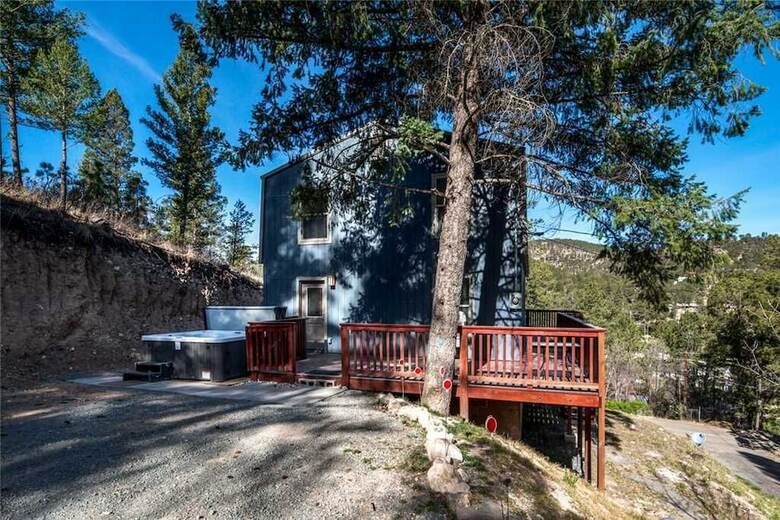 Lassie's Lodge - Three Bedroom Cabin