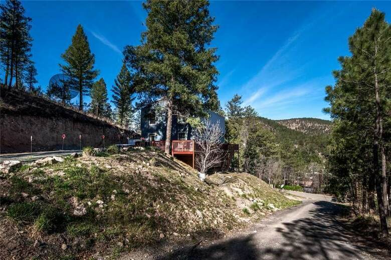 Lassie's Lodge - Three Bedroom Cabin