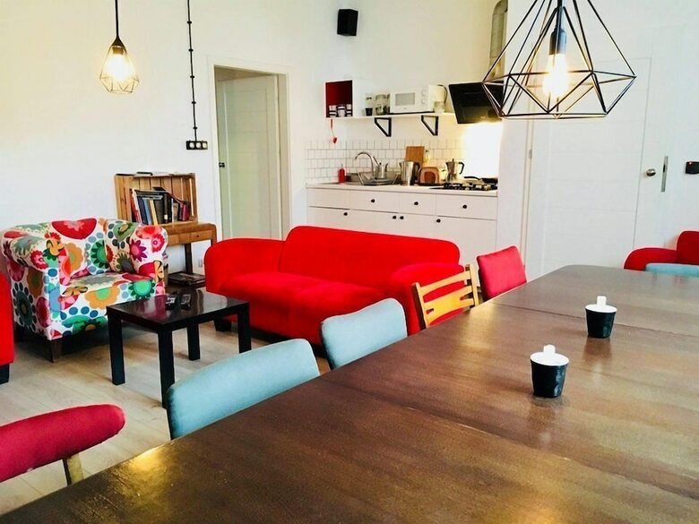 Hostal Honey Den Hostel