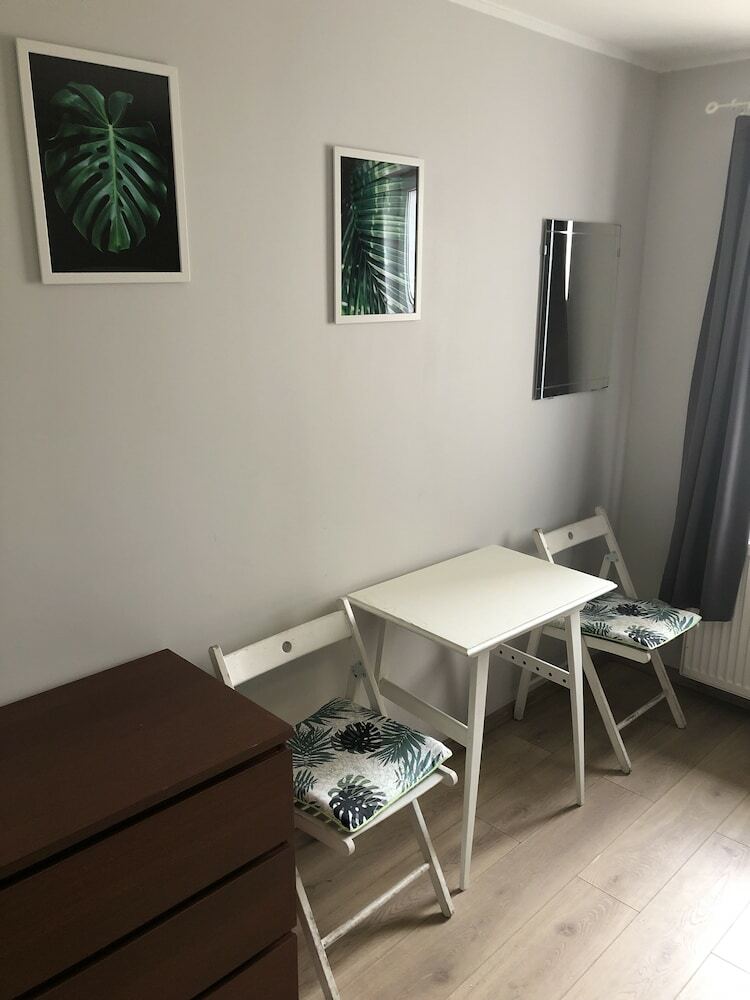 Hostal Honey Den Hostel
