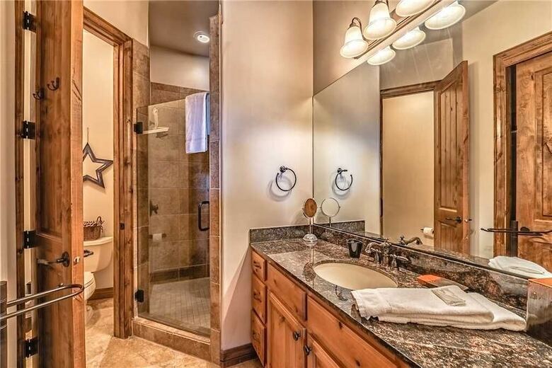Rainmaker Retreat - Three Bedroom Cabin