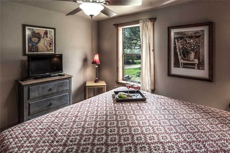 Riverside Dreams - Three Bedroom Cabin