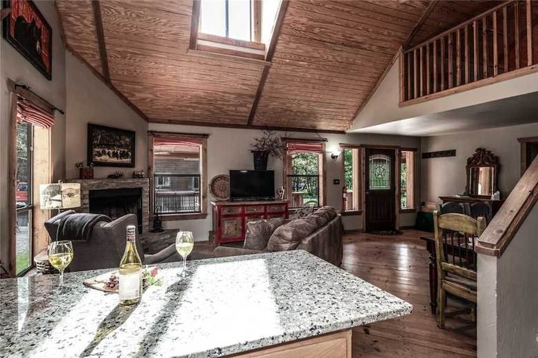 Riverside Dreams - Three Bedroom Cabin