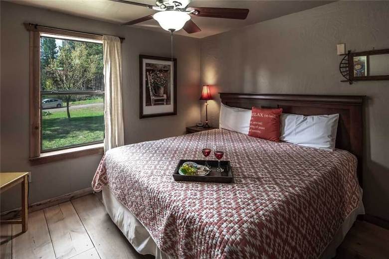 Riverside Dreams - Three Bedroom Cabin