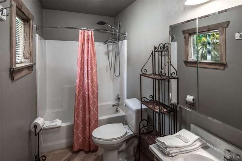 Riverside Dreams - Three Bedroom Cabin
