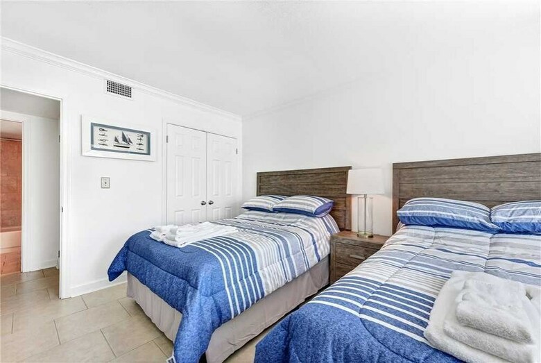 Retreat V 687b - Two Bedroom Condo
