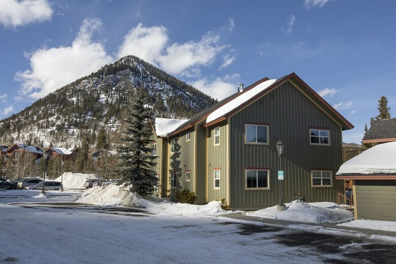 Streamside Lane Condos By Crmr