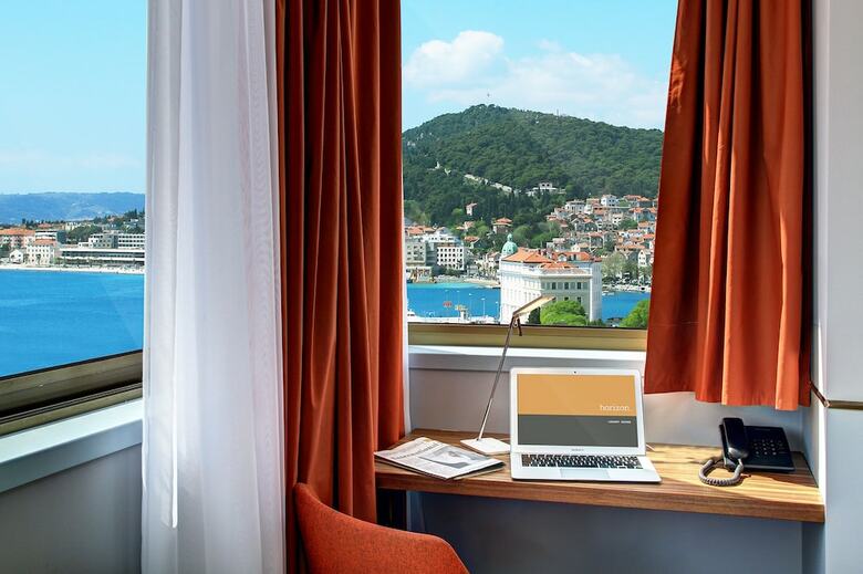 Hotel Horizon Luxury Suites