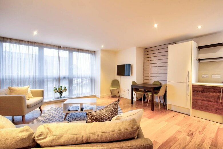 Stylish City Centre Apartment For Two