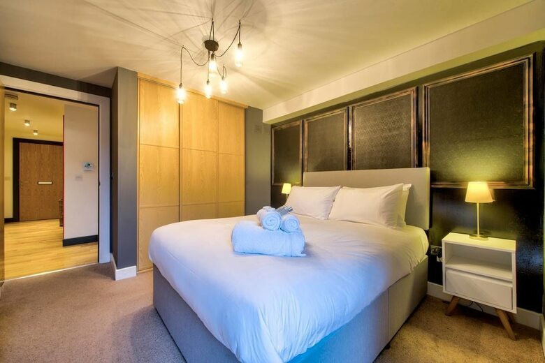 Stylish City Centre Apartment For Two
