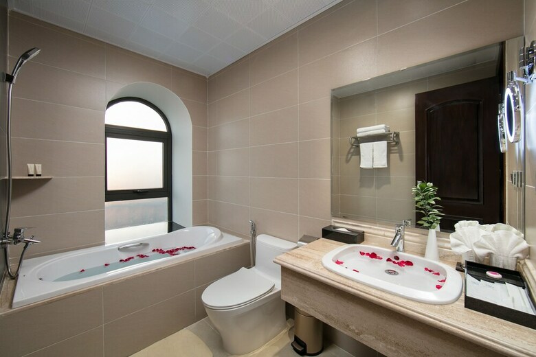 Halios Hotel Halong