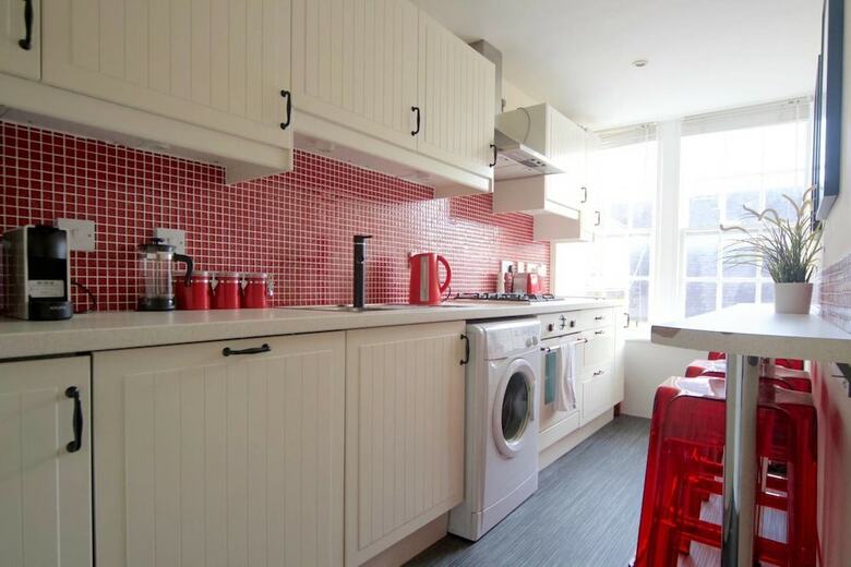 Perfect Location - Stylish 2bd Rose St Apartment